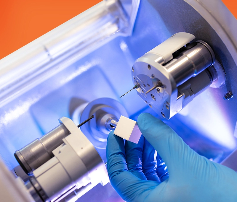 Miếng dán răng sứ Veneer được chế tắc bằng công nghệ hiện đại